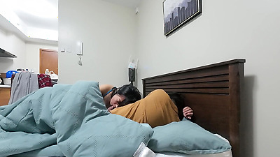 Pinay Ginising at kinantot ng Bf sa kumot 2024! (She enjoys fucking with a blanket on)-SingCan