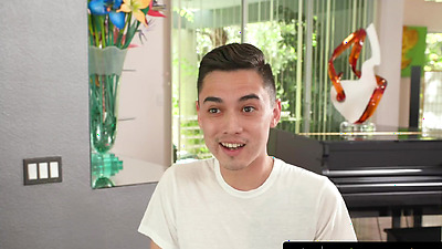 MOMMY'S BOY - Naughty Stacked Stepmom Lauren Phillips Wants Her Hung Stepson Deep Inside Her Arse