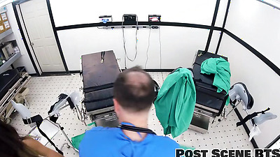 StepSisters Aria Nicole & Angel Santana's Pussy Gets Blasted With Cum