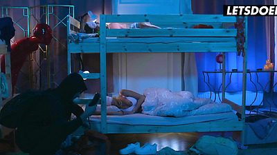 Big Cock Thief Ends Up Fucking Hostel Sluts - HORNY HOSTEL