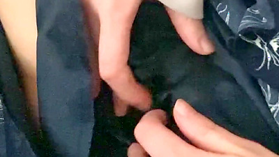 Волохата японська любителька мастурбує