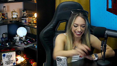 Ruan fell on Bianca Demarchi's pussy in the Podcast, she moaned a lot with lust - Podcast Pápum no Barraco!