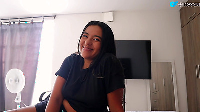 mi hermanastra llega de visita y come un poco de mi verga