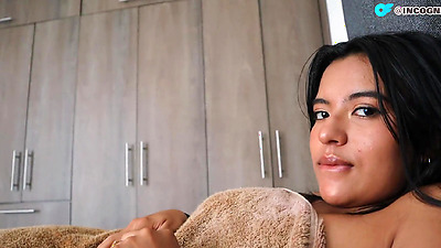 mi hermanastra llega de visita y come un poco de mi verga