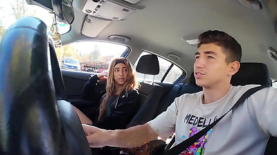 Horny brunette  fucks taxi driver to pay for the ride -Luna Black