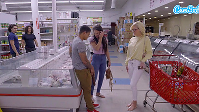 Amateur Teen Sucks Big Black Dick And Gets Fucked in Public BBC