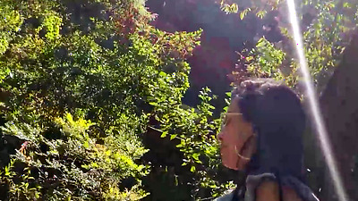 Desconocido me invita a fumar en el parque ARVI y termino follandome entre la naturaleza de Medellin