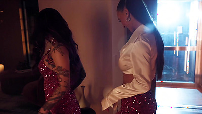 SLAYED Naughty Baddie Sarah Illustrates Makes Valerica Steele Squirt Hard