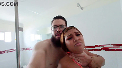 I take a bath with this Venezuelan brunette and she puts a lot of soap on me then I fuck her really well so I spend my afternoon with this prepaid