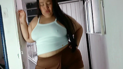 My neighbor's bitch knows how to flirt very well and shows me her big butt, so that I end up fucking her at home - Full story