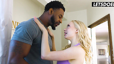 Dirty Bitch Braylin Bailey Gets Her Pussy Stretched by BBC - HORNY HOSTEL