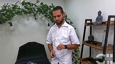 The masseur wants to give me a happy ending with his big shaft Part 1 - SALOME GIL