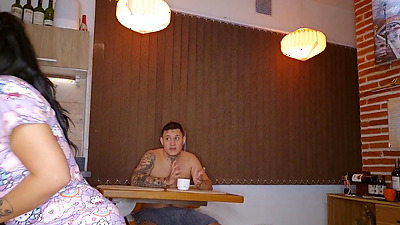 Mi novio llegó del gimnasio y tuvo que terminar su rutina de cardio comiéndose mi coño rosa