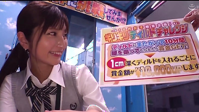 激カワ がディルドオナニーで潮吹きまくり＆中出し