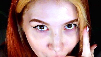 look how I suck my thumb