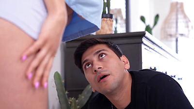 Big boobs Latina stepsister apologises to stepbro with her pussy