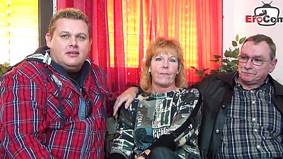 Mature German housewife tries a MMF 3way with creampie