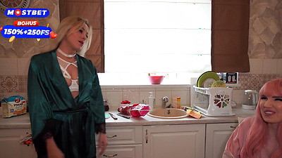 мачеха Isabel Rose научила молодую пару трахаться