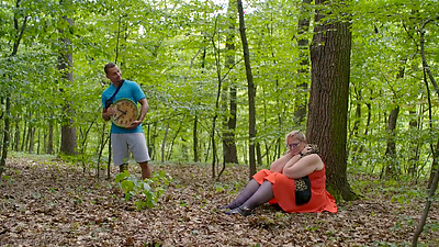 MATURE4K. Blonde with huge booty doesn’t mind to cheat on her husband with 2 strangers in public