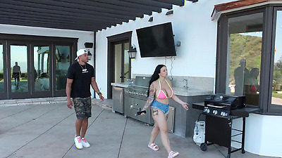 Stacked Whore Fucks MONSTER Cocked BF Outside Payton Preslee Dogfart