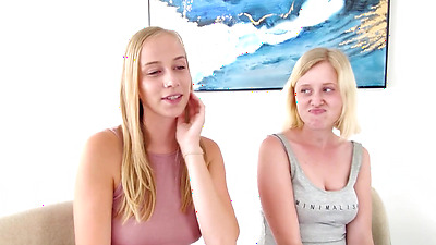 Ersties - Anna M hat ihre erste lesbische Erfahrung mit der wunderschönen blonden Sirena