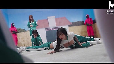 ModelMedia Asia - Pussy Game 2 EP1 - Black man with huge 26cm dick fuck the competitor's pussy like crazy!