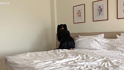 КТО ЭТА ДЕВУШКА В МОЁМ НОМЕРЕ ОТЕЛЯ?