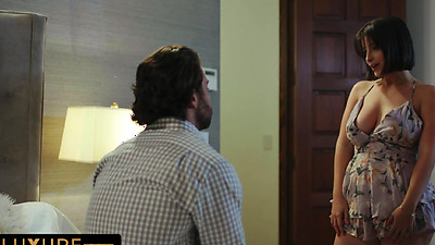 Lasirena69, the busty wife