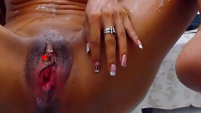 Mature Ebony Plays Her Cunt