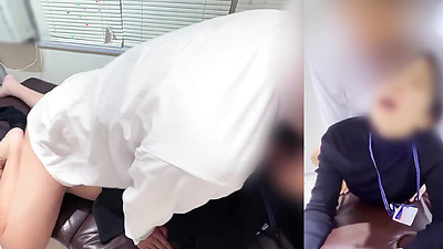 [Sex with a colleague in the office] Creampie during lunch break for a strong-willed office lady with little sexual experience