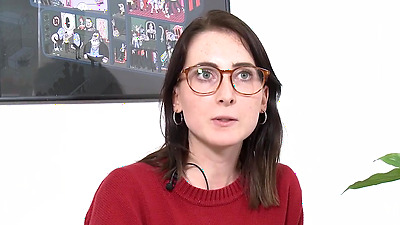 Ersties - Lia kommt mit Analplug und Fingern zum Höhepunkt