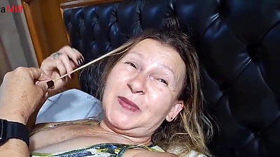 Genro faz ménage com sua sogra já que sua esposa estava trabalhando em pleno carnaval de são Paulo