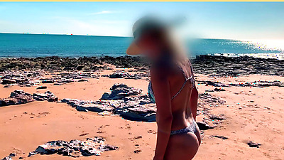 WIfey flashing her tits at the beach