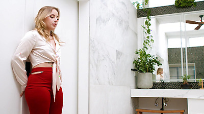 Horny big arse MILF Anna Claire Clouds masturbation before rough sex with her big penis friend