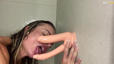 Girl fucking her butt and pussy in the shower - Fabi Drumond