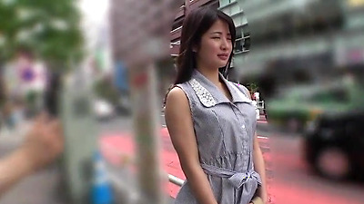 [Voyeur] 23-year-old Japanese teacher deceived into thinking it was a free cutie treatment experience and filmed her changing clothes and having sex 1