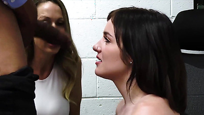 Cute shoplifter asked her stepmom to help but things got escalated real quick