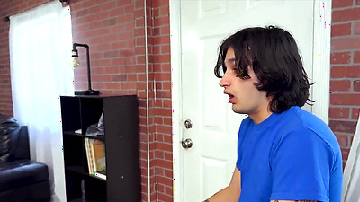 Horny MILF wants to try 3way sex and today the opportunity arrises