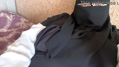 Turkish Khalifa without panties cums very wet