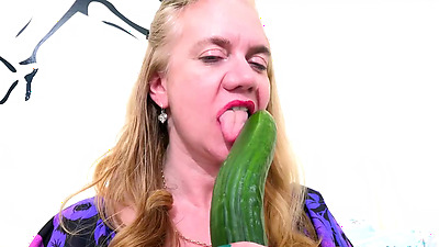 EuropeMaturE Busty British Mature Masturbation