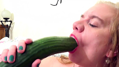 EuropeMaturE Busty British Mature Masturbation