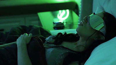 Julian Introduces Dream-sharing Device To Elise's Stepsisters