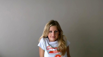 blonde 19 years babe shows panty outdoor