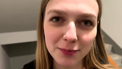 Bred a babe for a blowjob in the entrance - Arisha_Mills