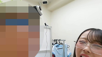 美人メガネお姉さんOLの会社に押しかけて... ①　受付嬢の業務中なのにキス、乳首舐め、生ちんこをお尻にグリグリしてから、生フェラ、最後はごっくん！