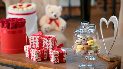 Hot mature MILF stepmom Alexis Malone is stepsons Valentine this year