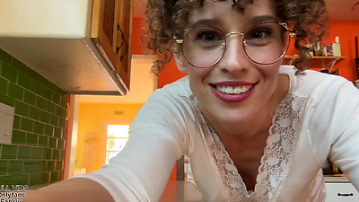 Horny Vlogger Stepmom Fucks College Guy