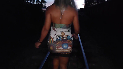 Night adventure on the railroad, she showing off and taking a nice cumshot inside her arse with a lot of adrenaline, because we were almost caught. Vagninho and Luna Oliveira