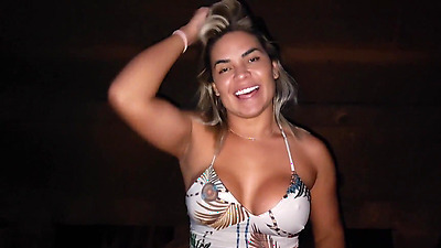 Night adventure on the railroad, she showing off and taking a nice cumshot inside her arse with a lot of adrenaline, because we were almost caught. Vagninho and Luna Oliveira