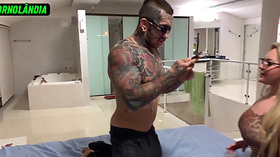 Beautiful and seductive blonde falls for Sacana's chat and gives everything in erotic game